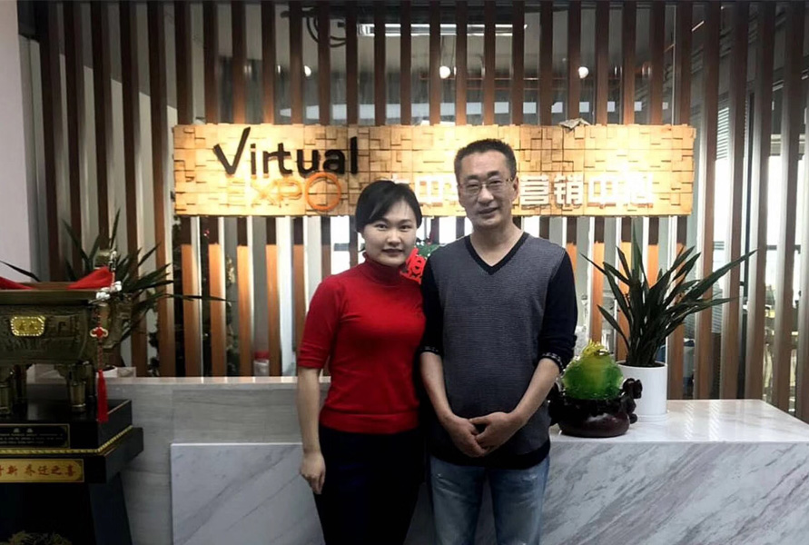 双方在VirtualExpo集团大中华区营销中心（武汉）合影留念
